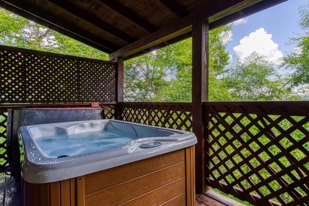 Forever Yours, Hot Tub, 1089 Of Free Attraction Tickets For Each Paid Day, Dollywood And More بيدجن فورج المظهر الخارجي الصورة